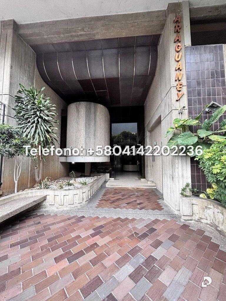 Apartment in Los Palos Grandes, Caracas – 4