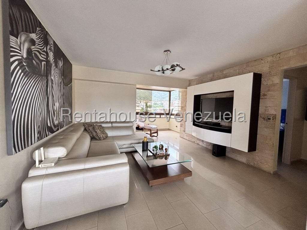 Apartment in Los Palos Grandes, Caracas - 1