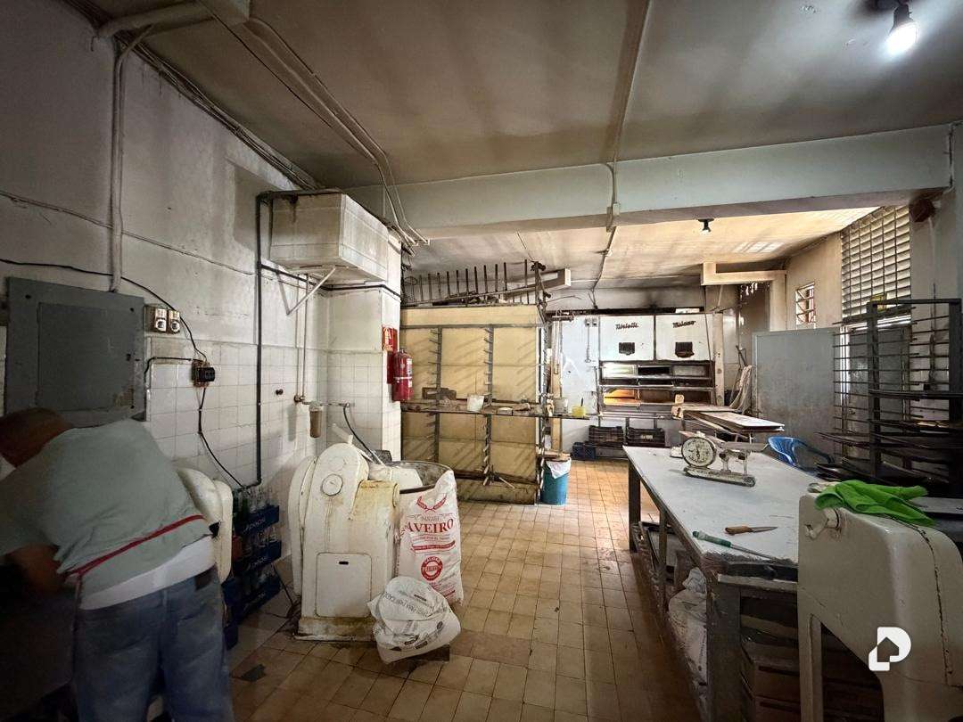 Local comercial en Los Chaguaramos, Caracas – 13