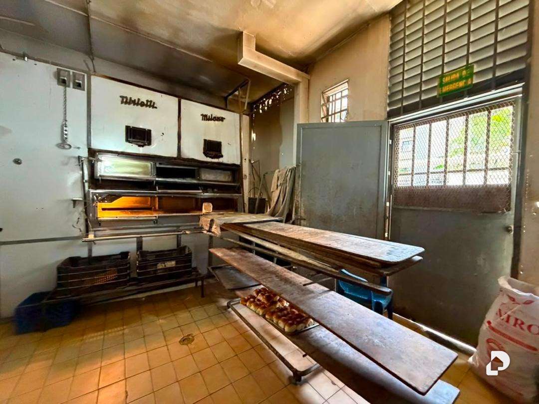 Local comercial en Los Chaguaramos, Caracas – 11