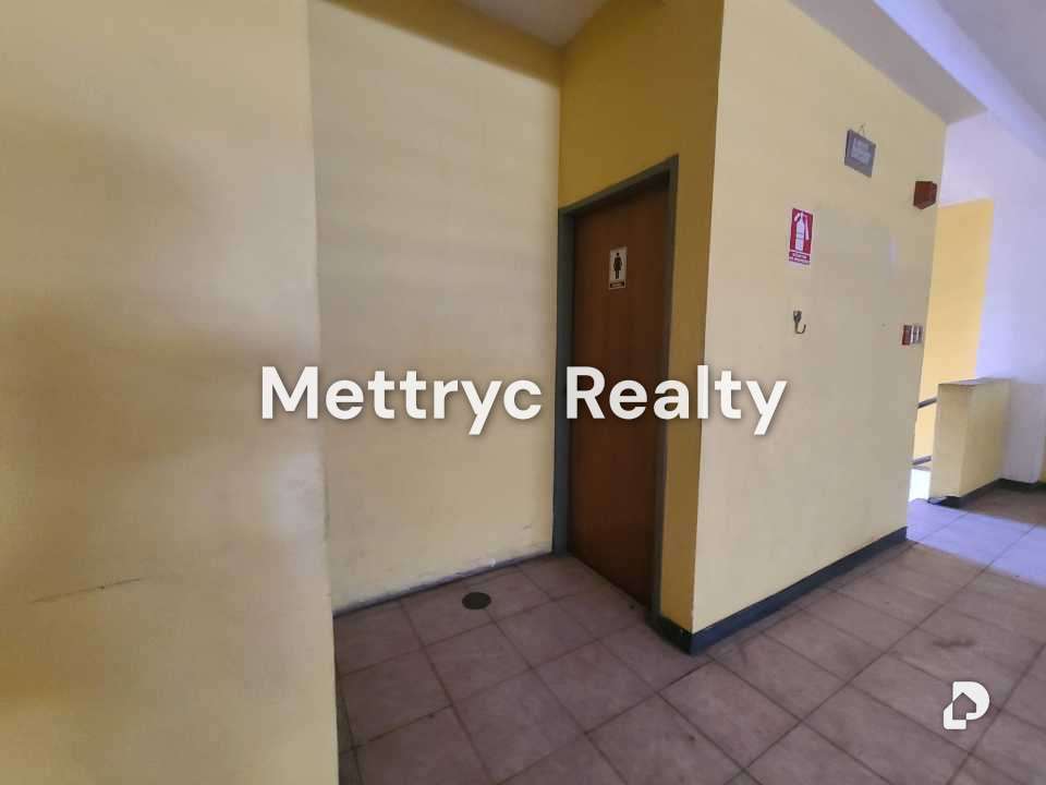 Commercial space in Casco San Blas, Valencia – 11