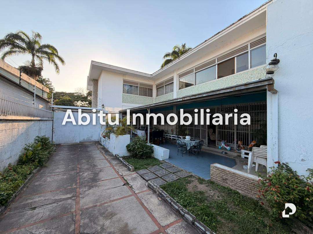 House in Country Club, Caracas – 2