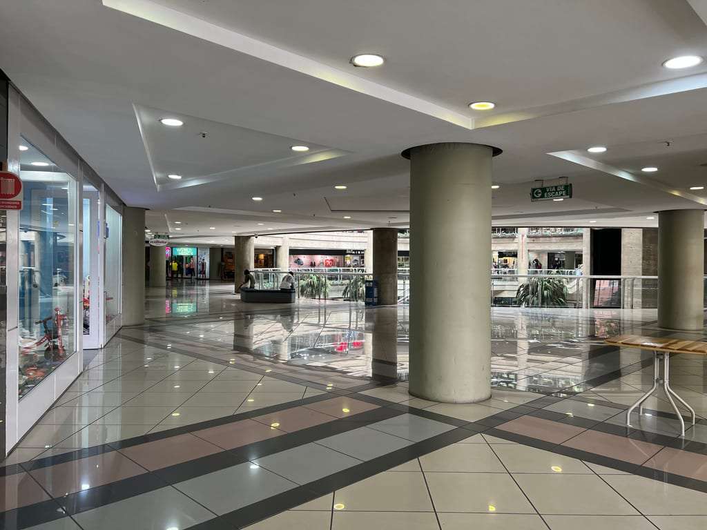 Local comercial en El Recreo, Caracas - 1