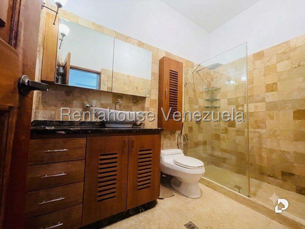 Casa en La Floresta, Caracas – 14