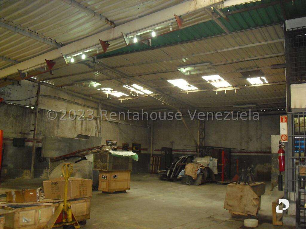 Galpón en Boleíta Sur, Caracas – 27