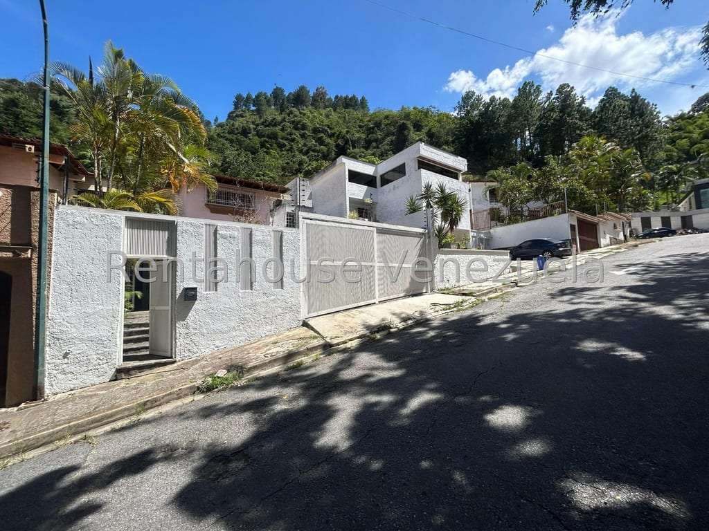 House in Prados del Este, Caracas - 1