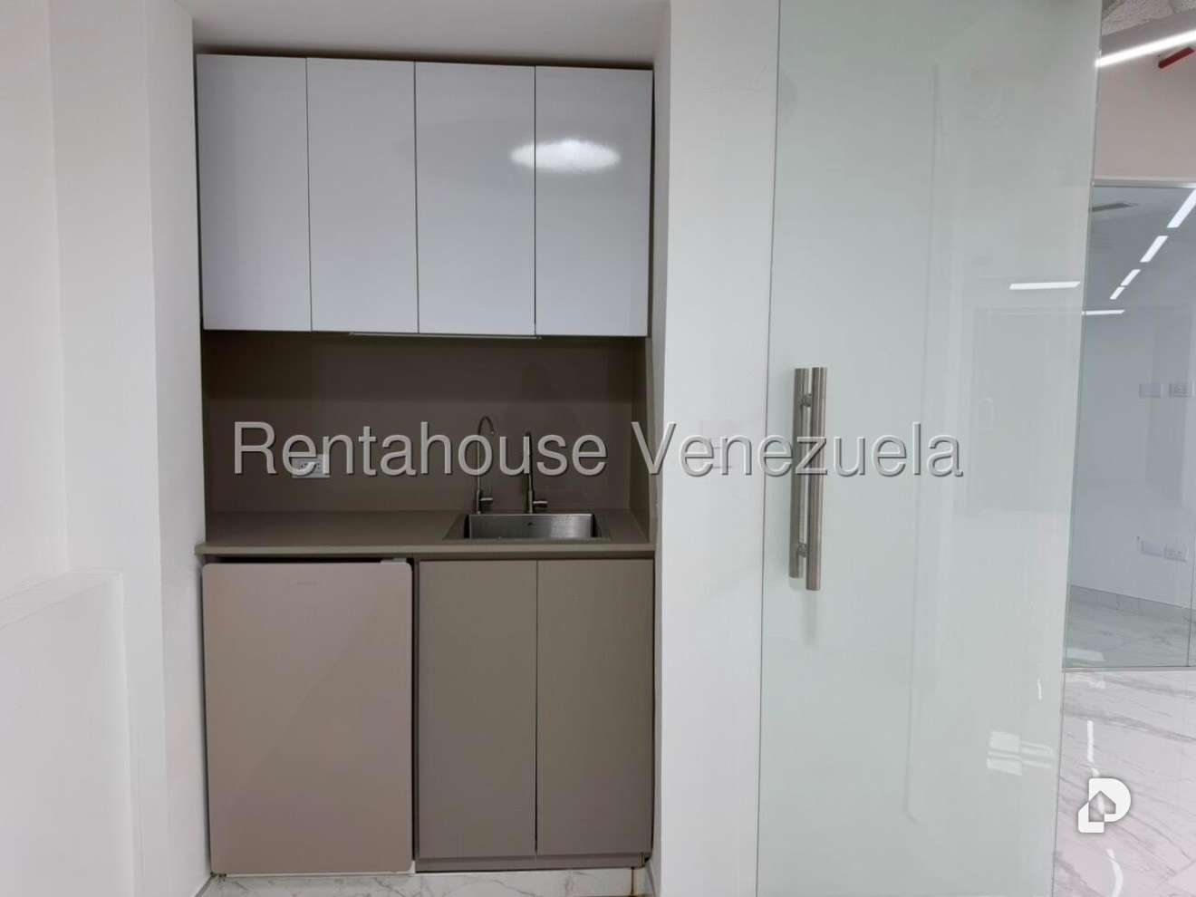 Oficina en Las Mercedes, Caracas – 13