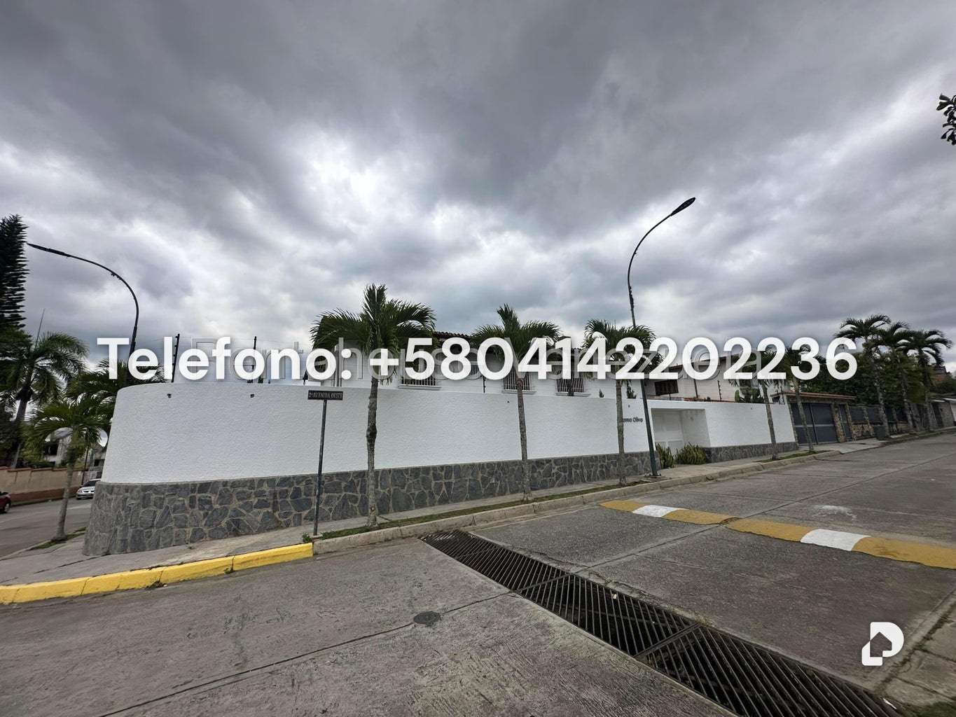 Casa en Lomas de La Lagunita, Caracas – 61