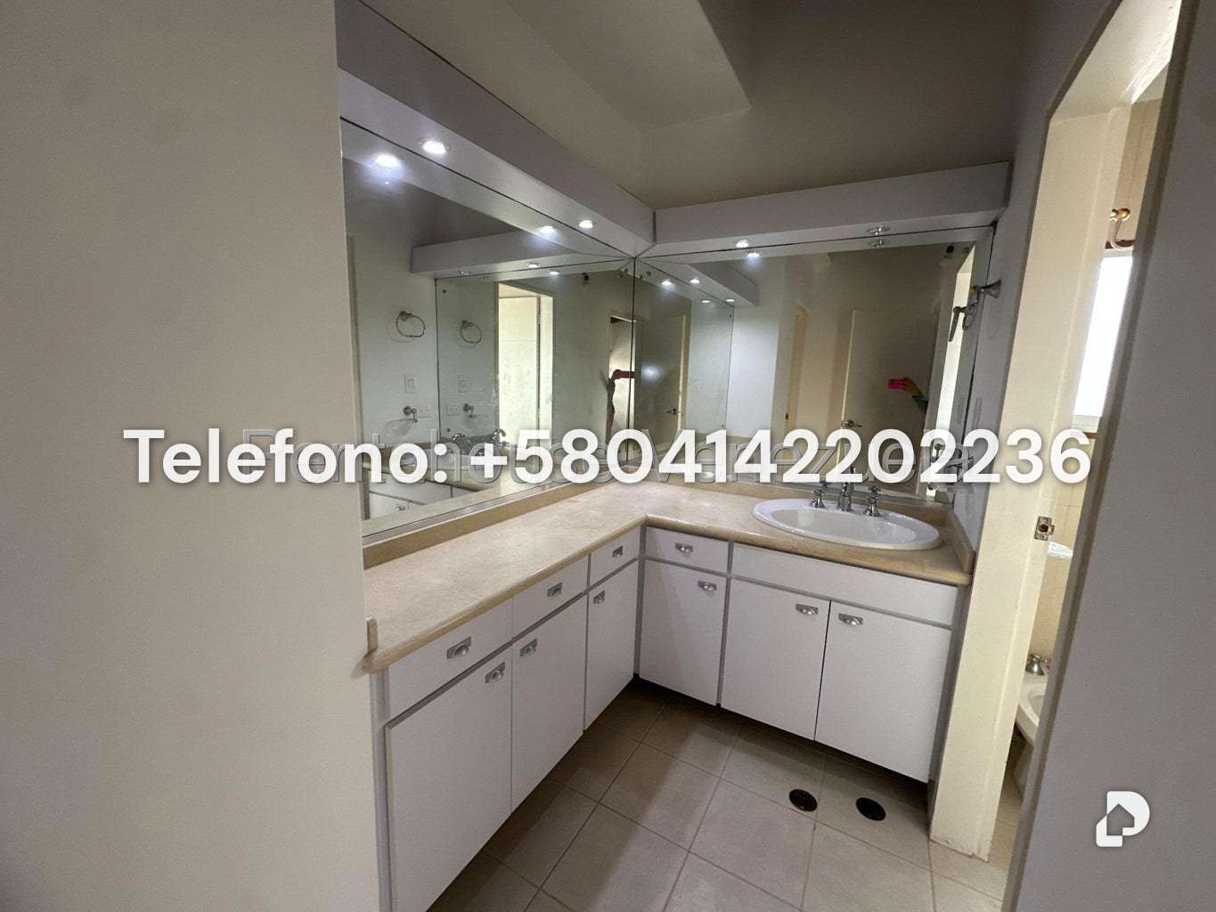 Casa en Lomas de La Lagunita, Caracas – 42