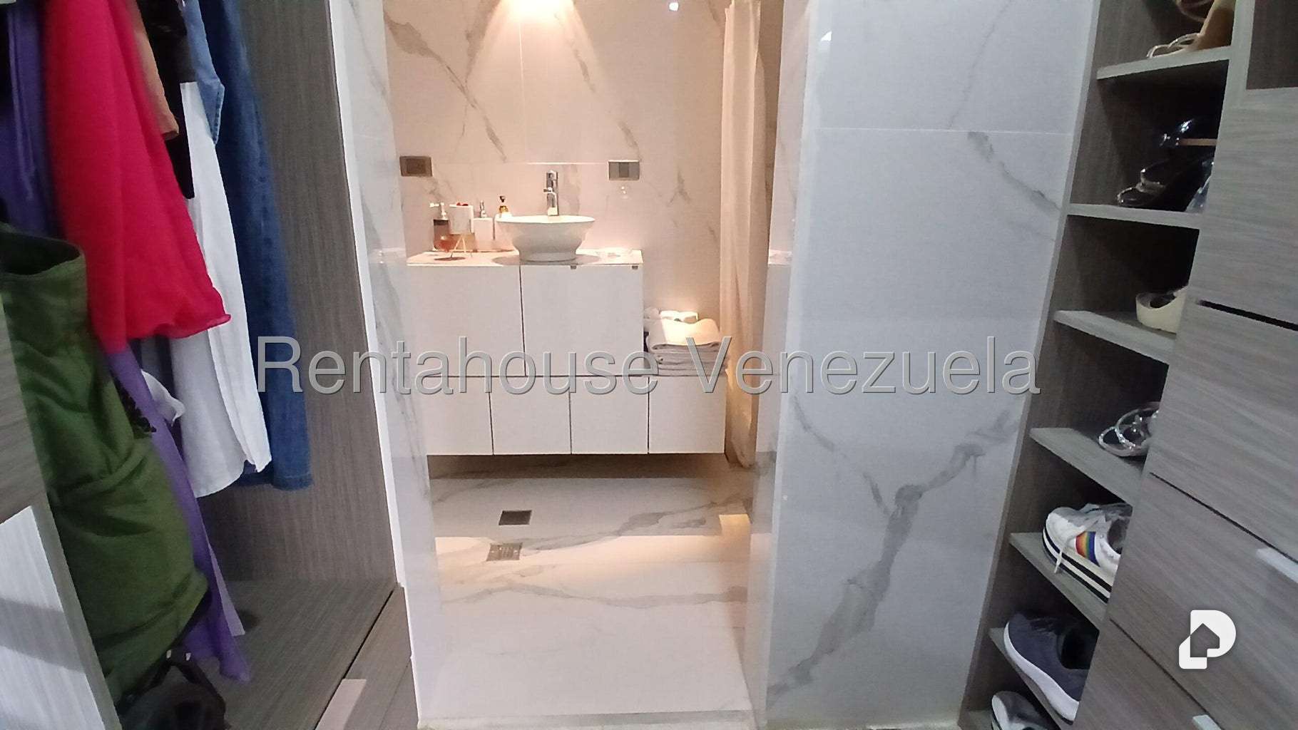 Apartamento en Las Esmeraldas, Caracas – 58