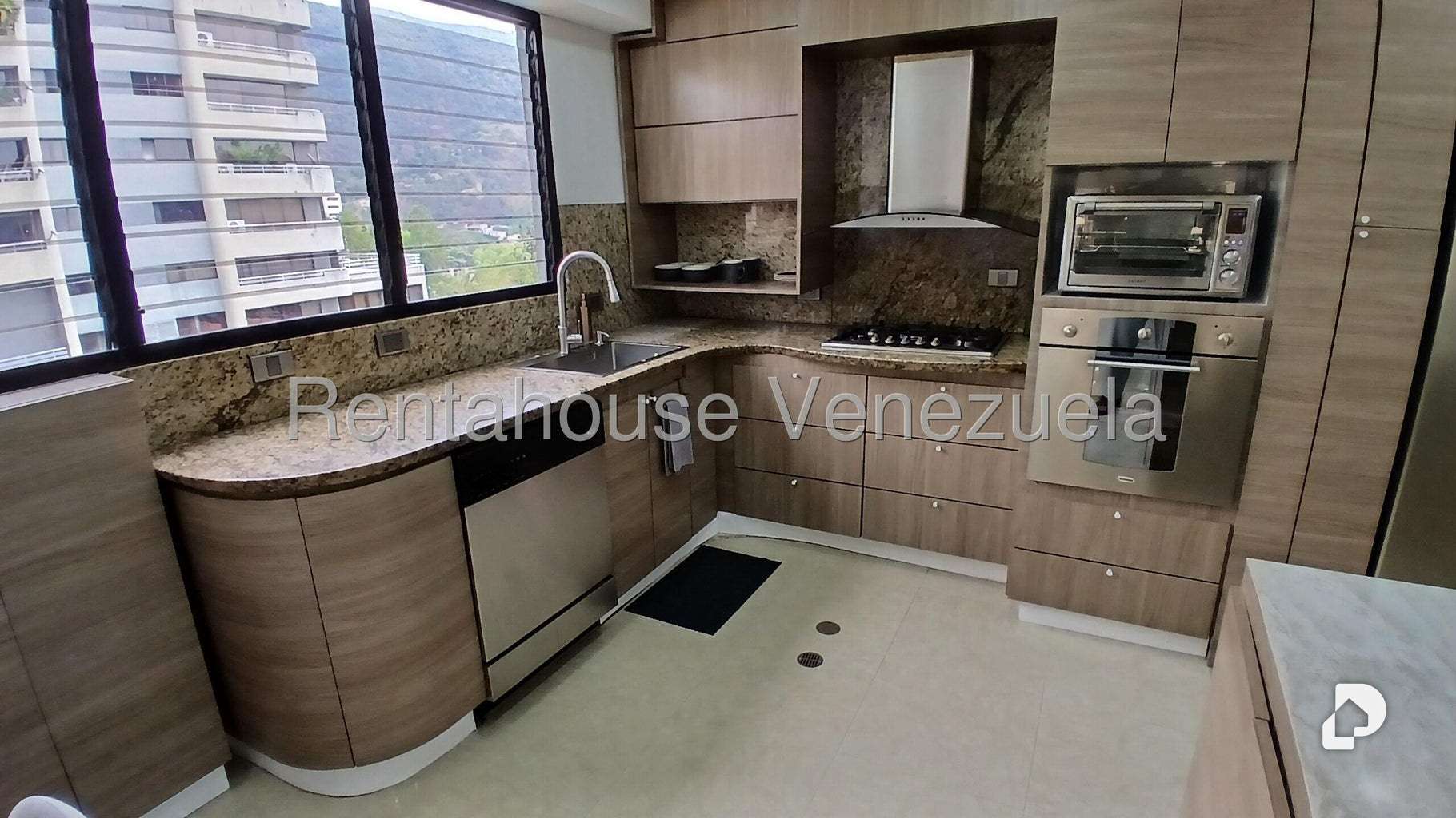 Apartamento en Las Esmeraldas, Caracas – 28
