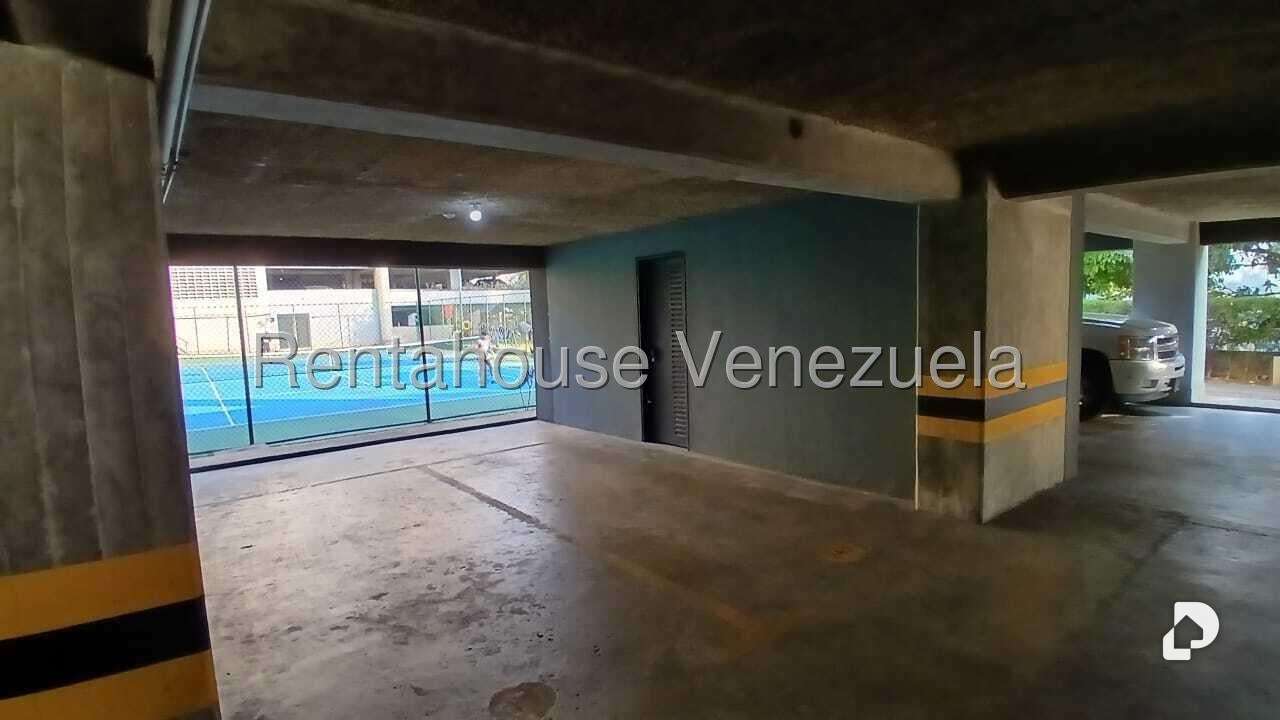 Apartamento en Las Esmeraldas, Caracas – 68