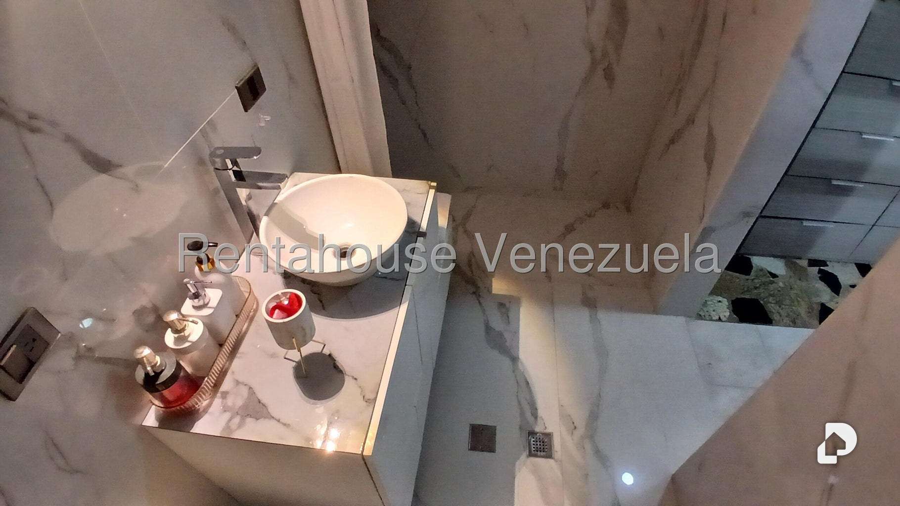 Apartamento en Las Esmeraldas, Caracas – 63