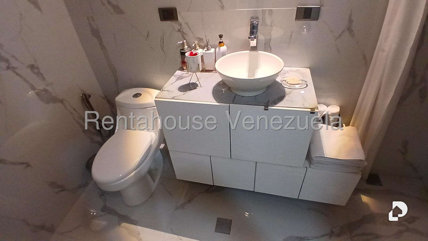 Apartamento en Las Esmeraldas, Caracas – 61