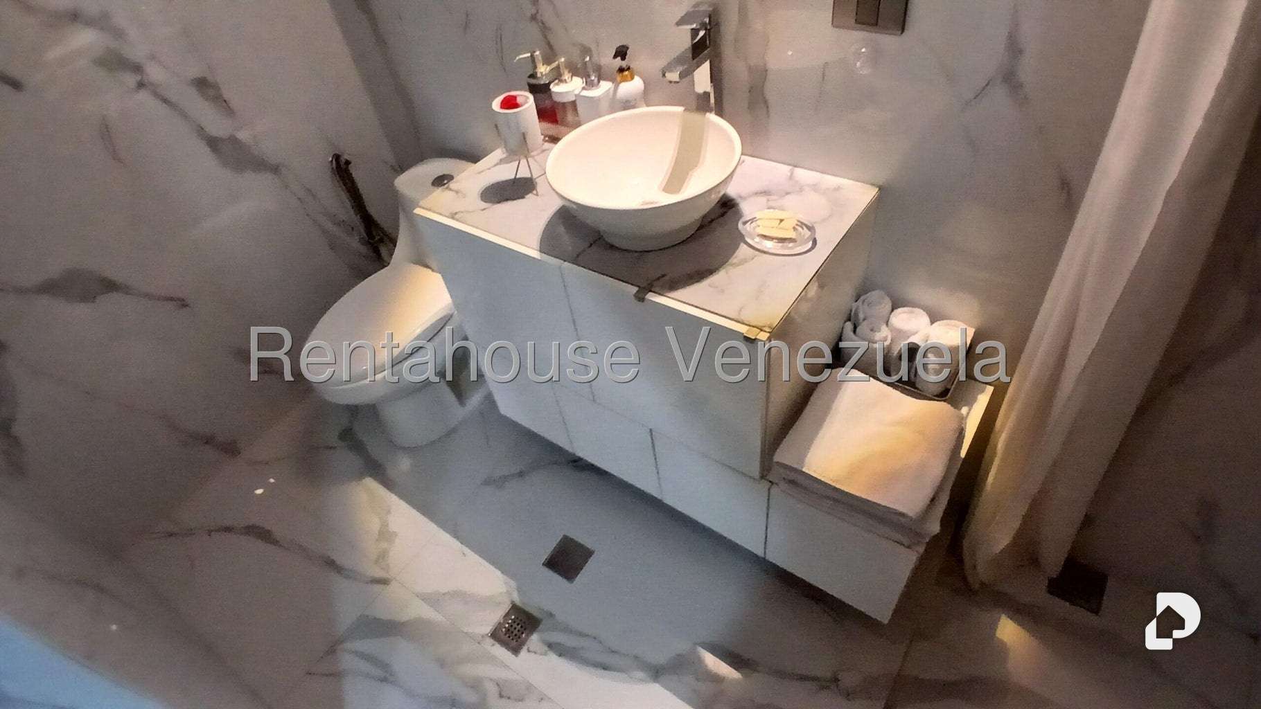 Apartamento en Las Esmeraldas, Caracas – 65