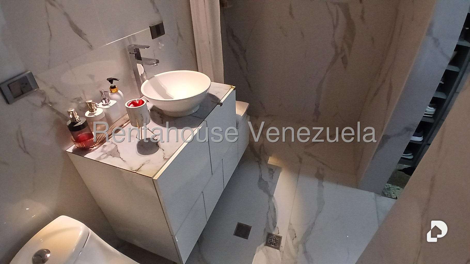 Apartamento en Las Esmeraldas, Caracas – 62
