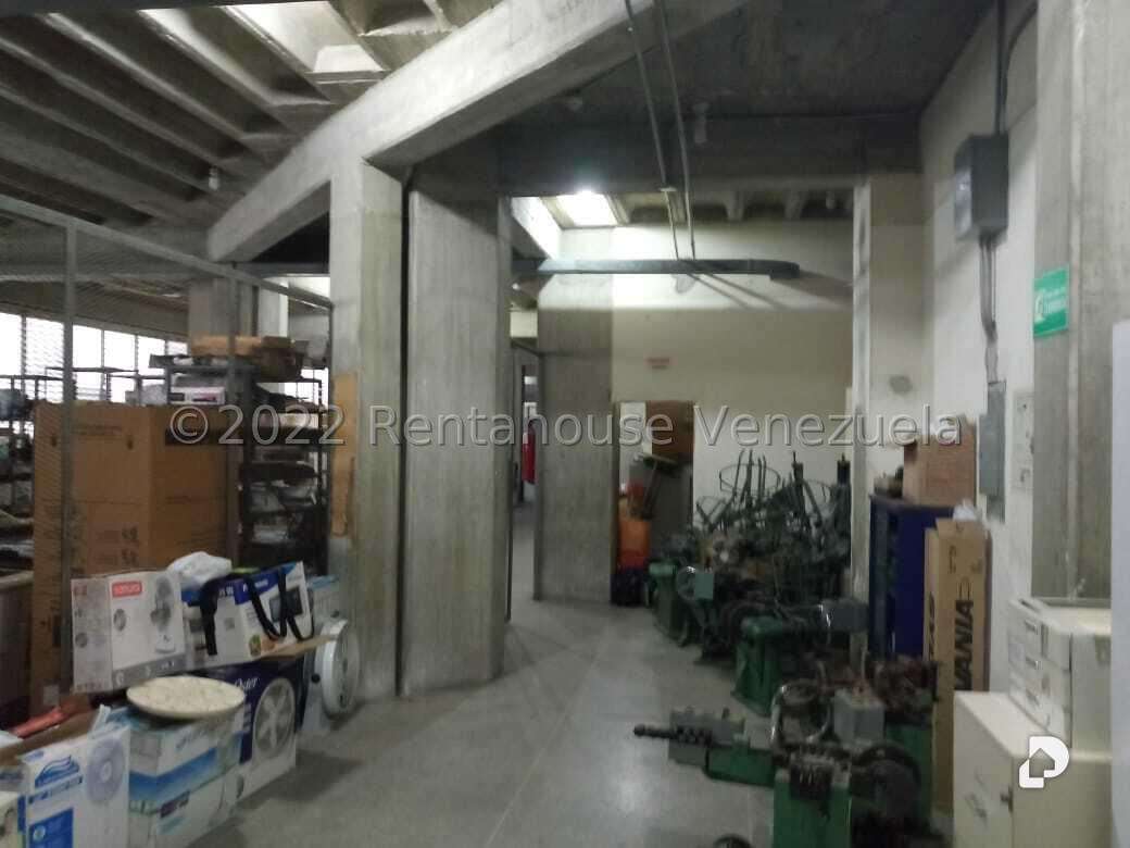 Local comercial en Parroquia La Candelaria, Caracas – 13