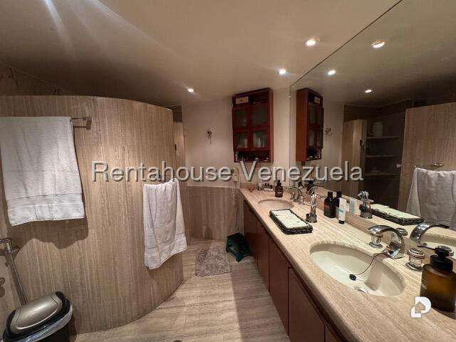 Apartamento en Los Naranjos de las Mercedes, Caracas – 15