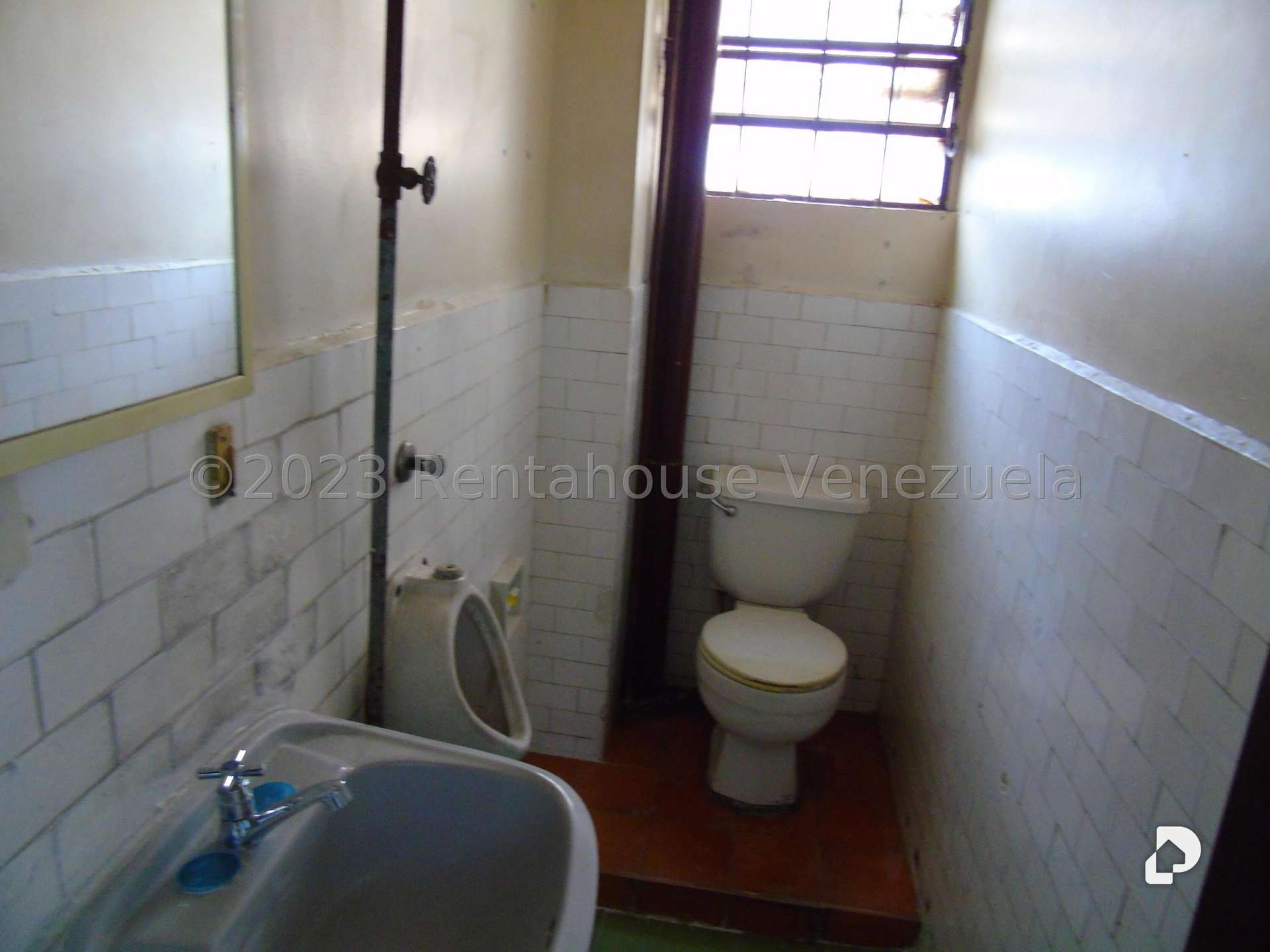 Local comercial en Parroquia La Candelaria, Caracas – 11