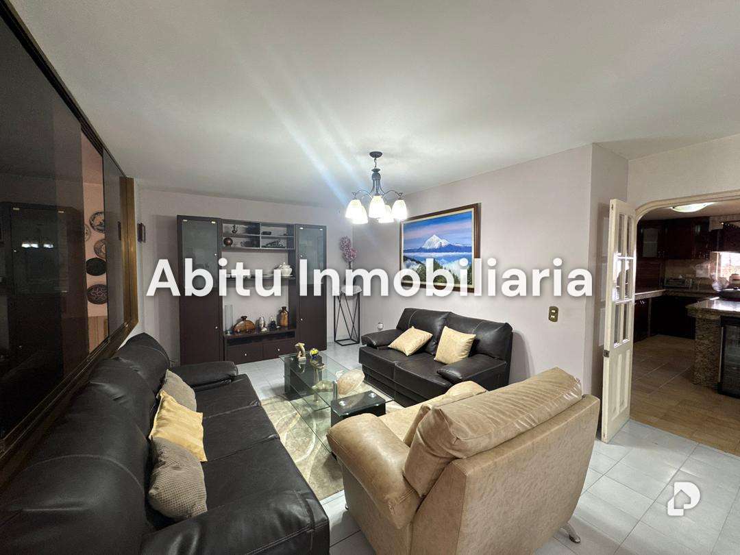 Casa en Cerro Verde, Caracas – 30