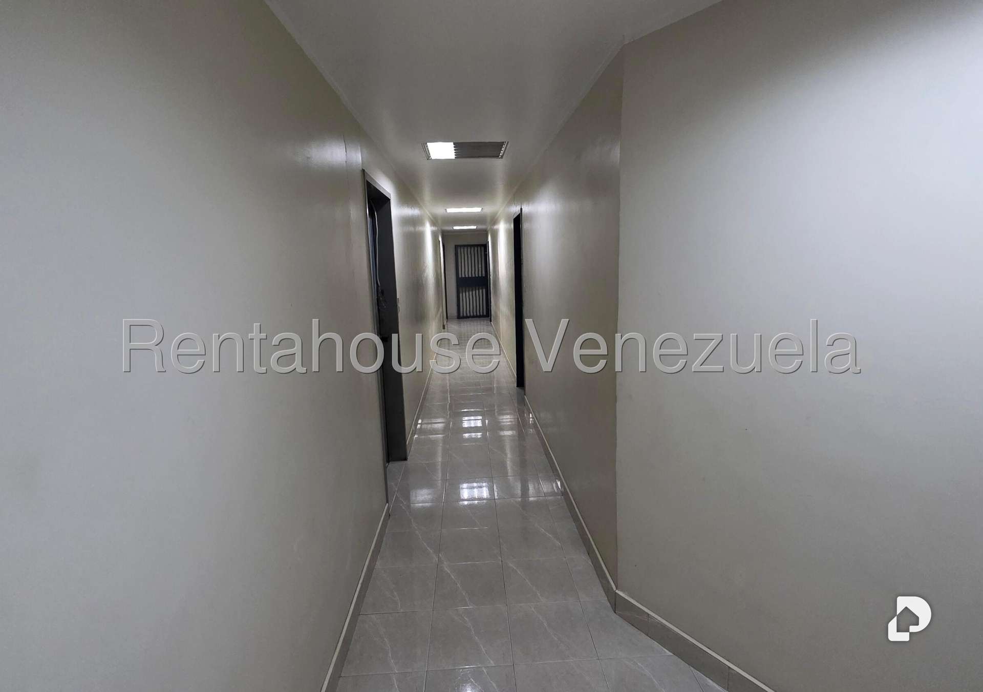 Edificio en La Trinidad, Caracas – 12