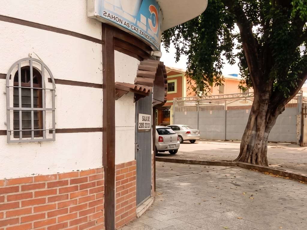 Local comercial en Urbanización Colinas de Los Chaguaramos, Caracas - 1