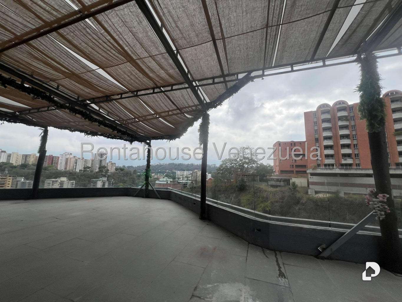 Local comercial en Cerro Verde, Caracas – 17