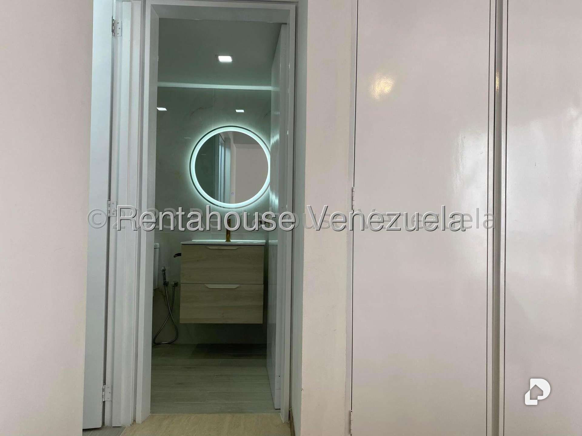 Apartamento en El Rosal, Caracas – 24