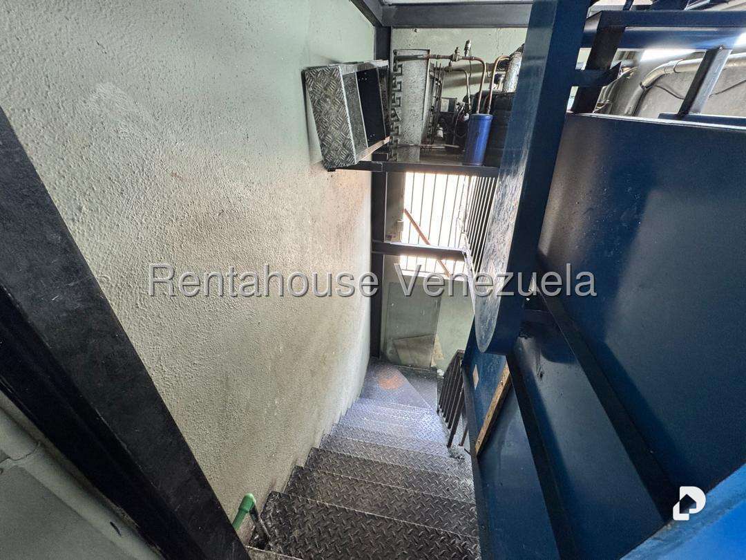 Local comercial en La Florida, Caracas – 16