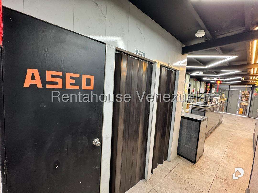 Local comercial en La Florida, Caracas – 12
