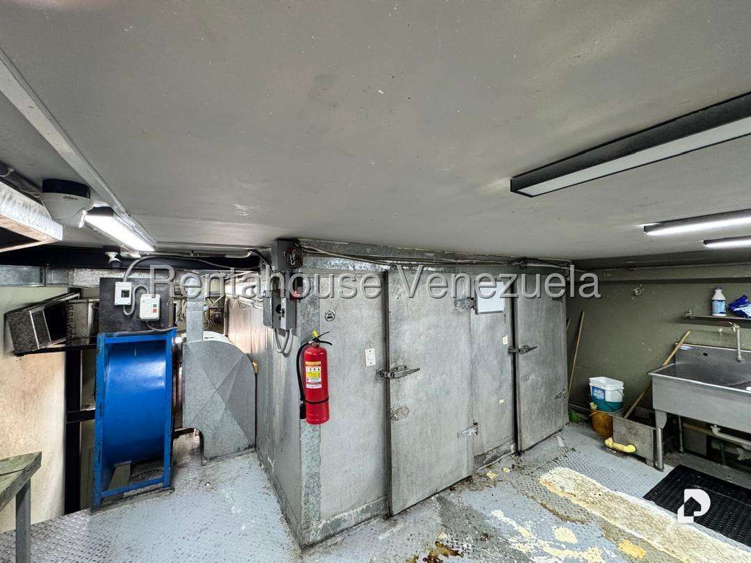 Local comercial en La Florida, Caracas – 14
