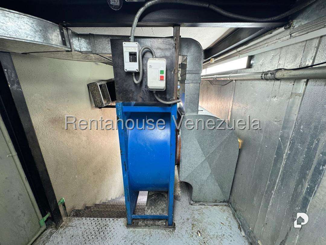 Local comercial en La Florida, Caracas – 15