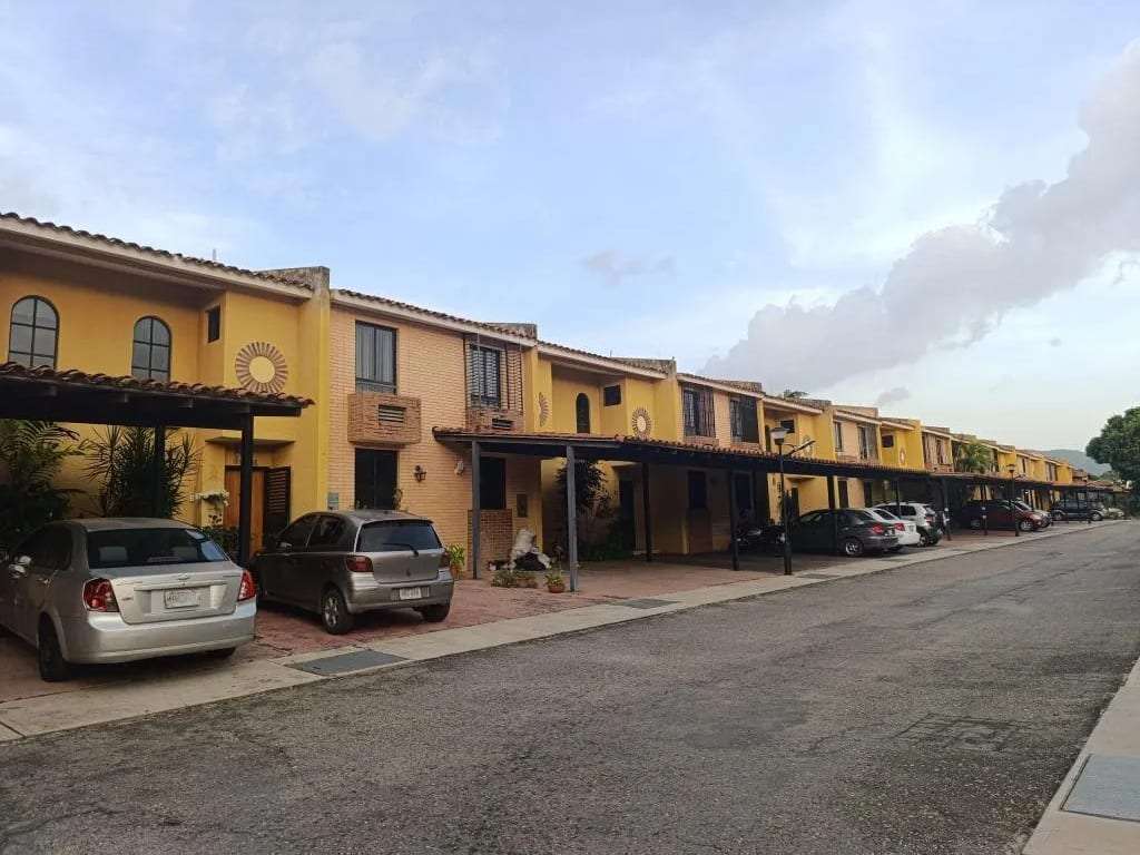 Townhouse in El Rincón, Naguanagua - 1