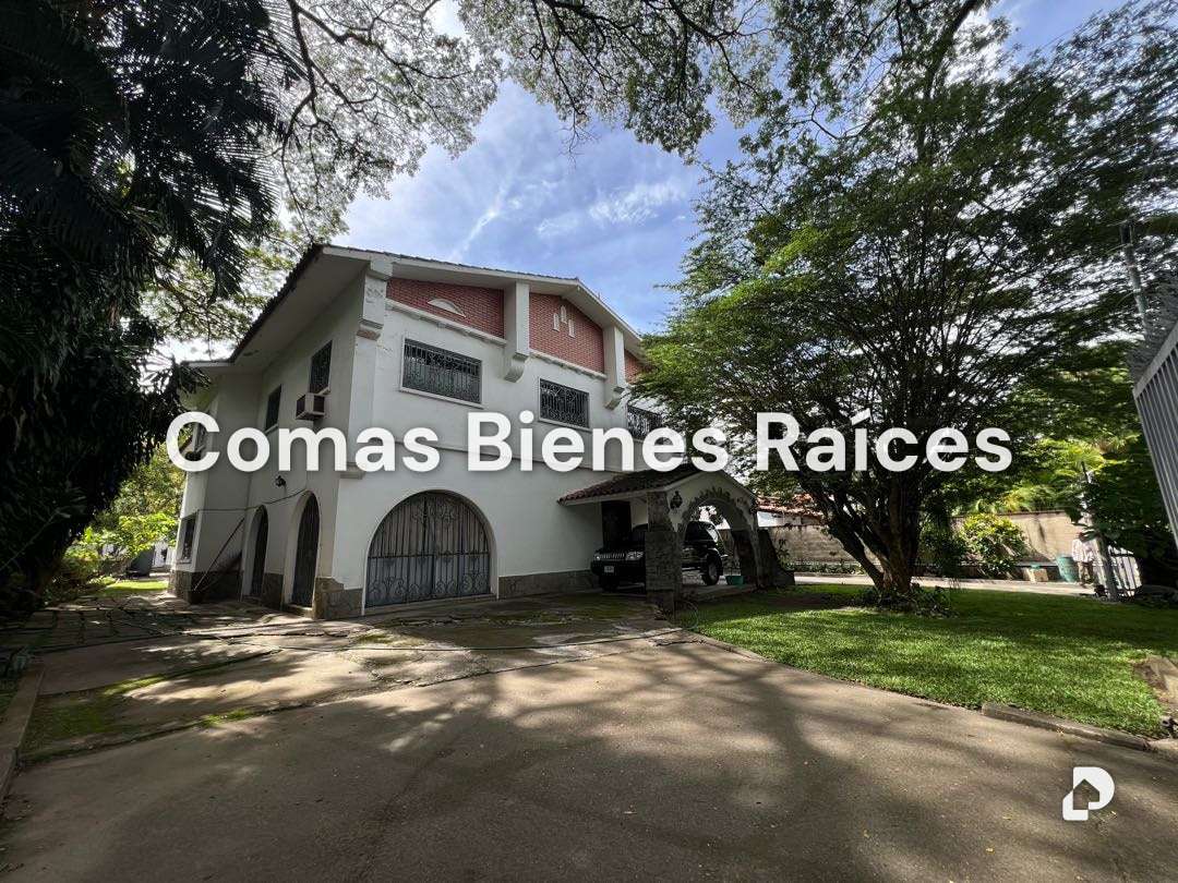 House in Country Club, Caracas – 2