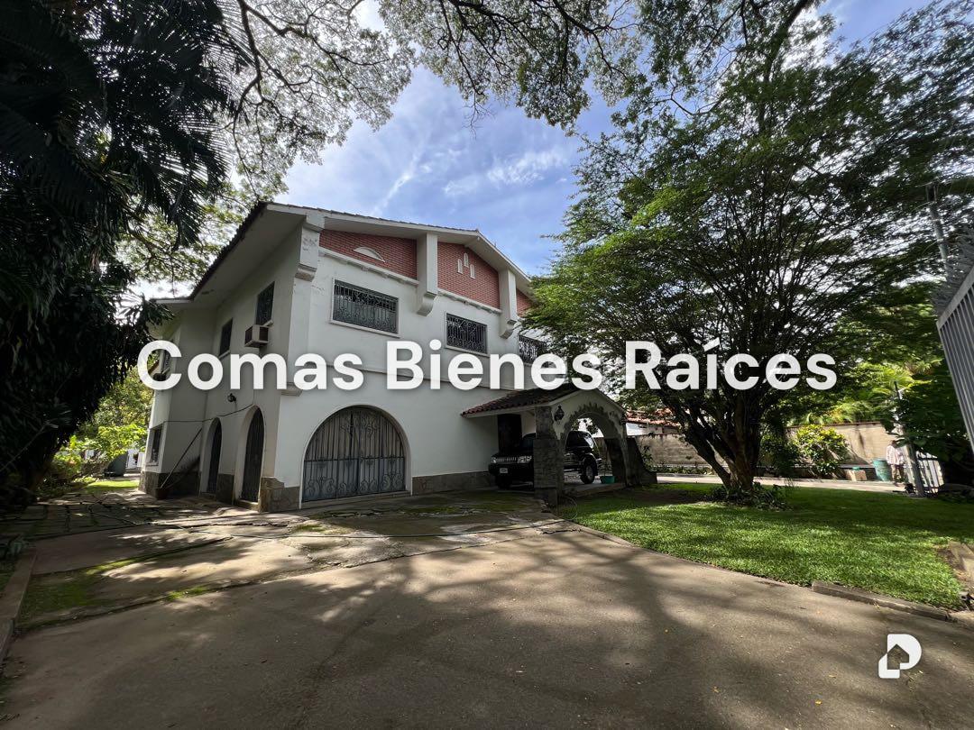 House in Country Club, Caracas – 2