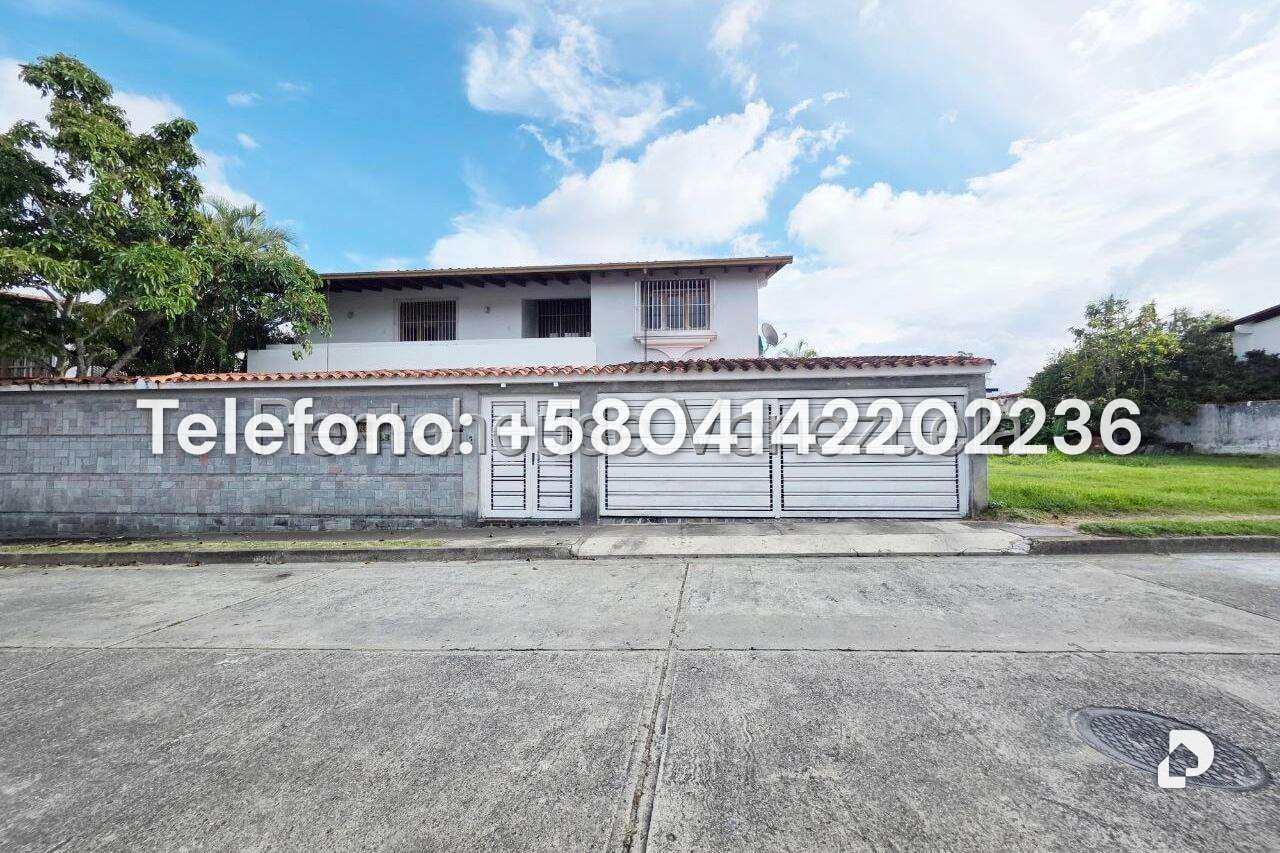 Casa en Lomas de La Lagunita, Caracas – 26