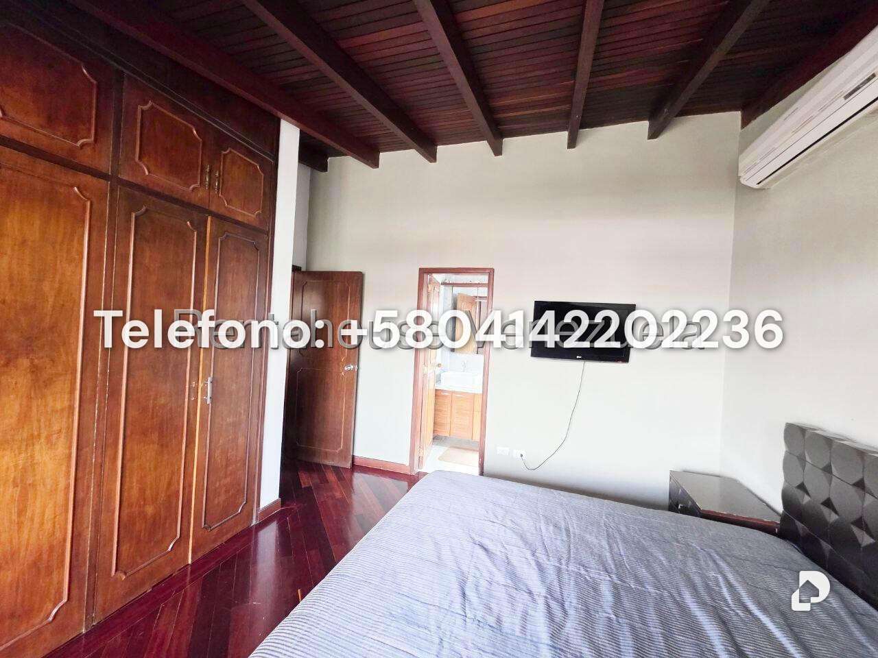 Casa en Lomas de La Lagunita, Caracas – 19