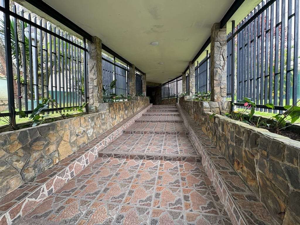 Apartamento en Rosaleda Sur, Altos Mirandinos - 1