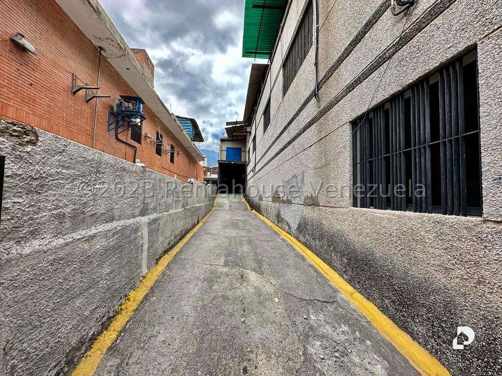 Building in Boleíta Sur, Caracas – 20