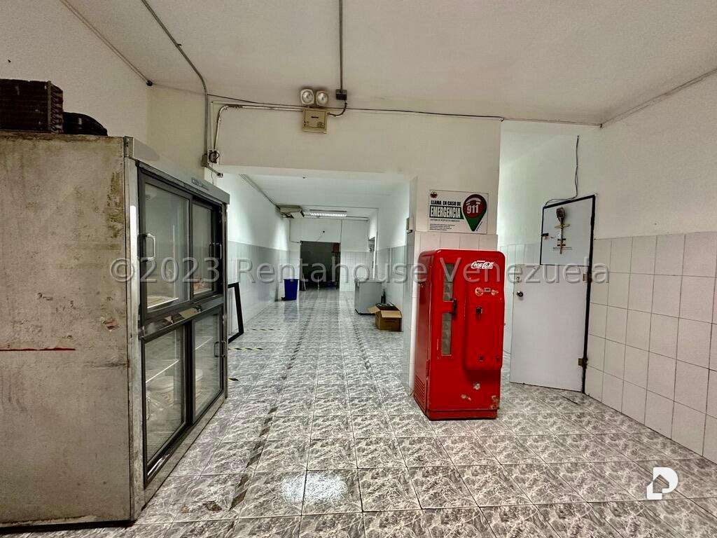 Building in Boleíta Sur, Caracas – 18