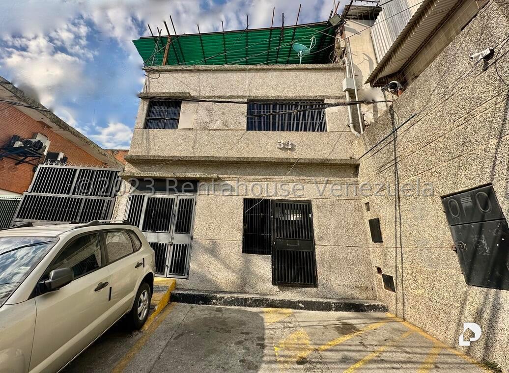 Building in Boleíta Sur, Caracas – 2