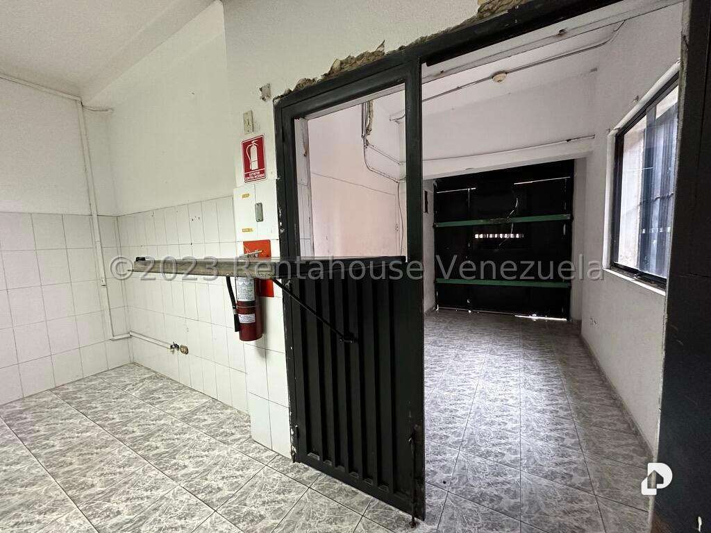 Building in Boleíta Sur, Caracas – 17