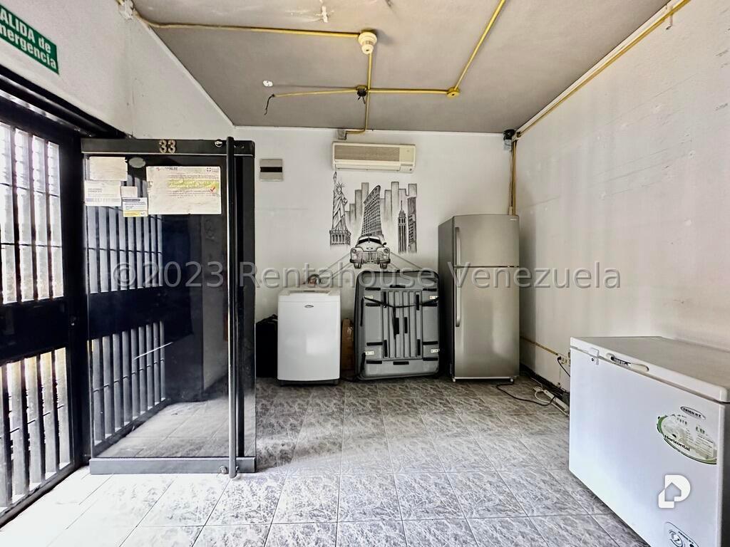 Building in Boleíta Sur, Caracas – 3
