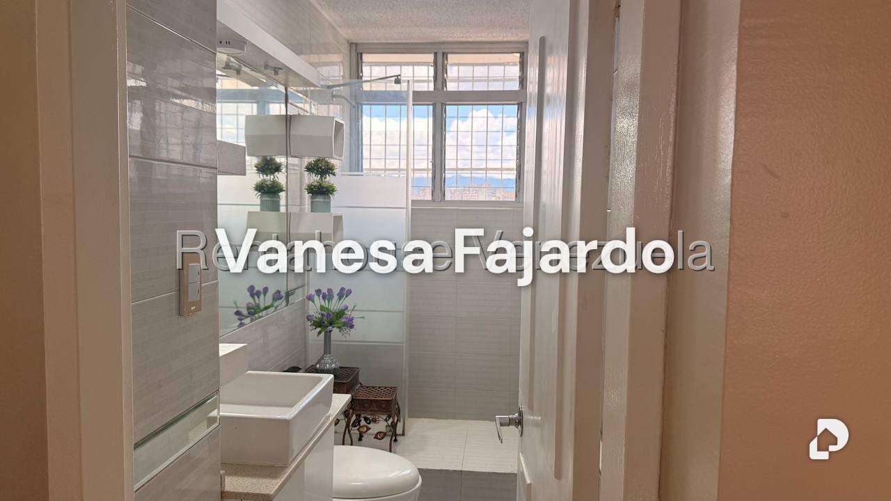 Apartamento en San Bernardino, Caracas – 13