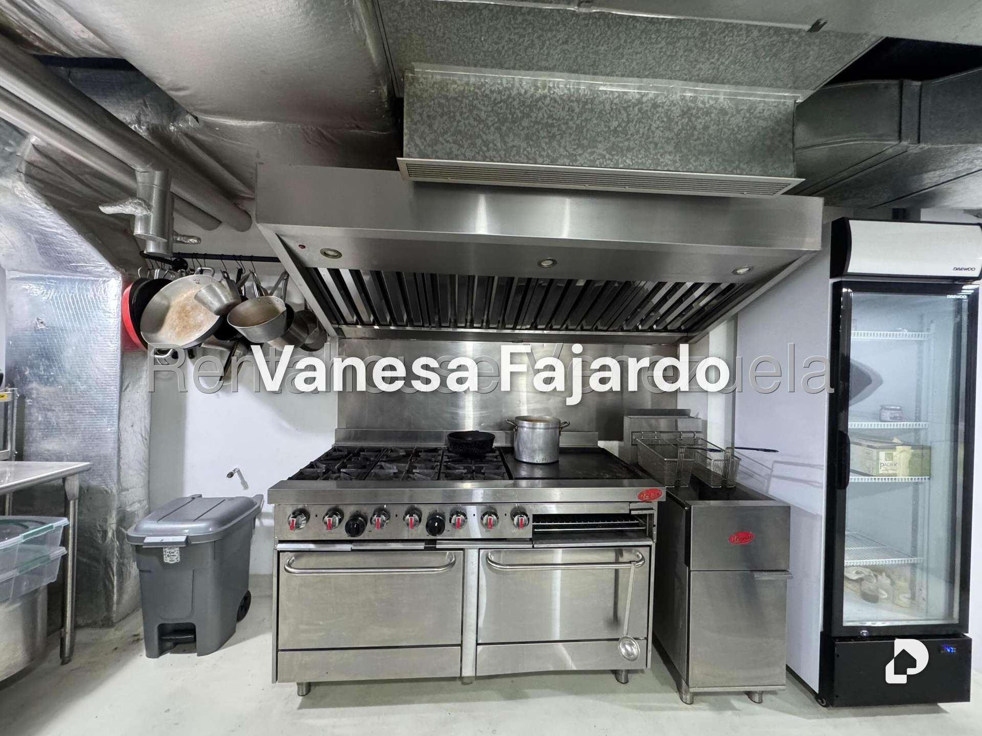 Local comercial en Santa Fe Norte, Caracas – 19