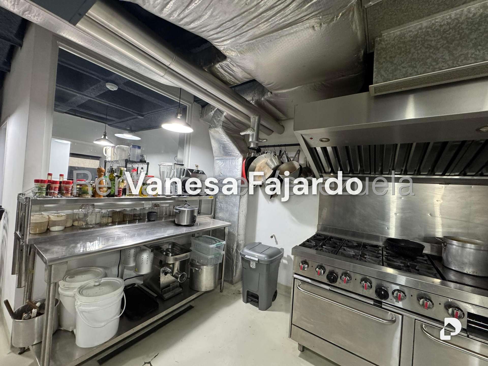 Local comercial en Santa Fe Norte, Caracas – 18