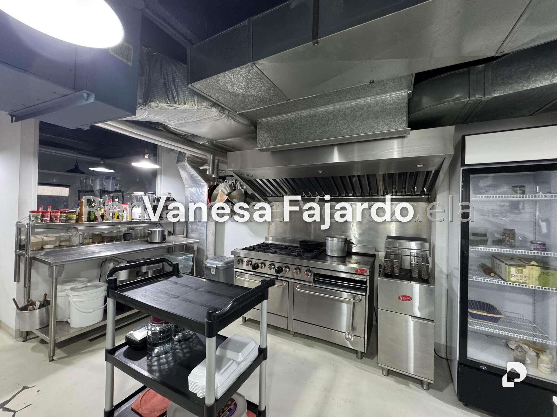 Local comercial en Santa Fe Norte, Caracas – 12