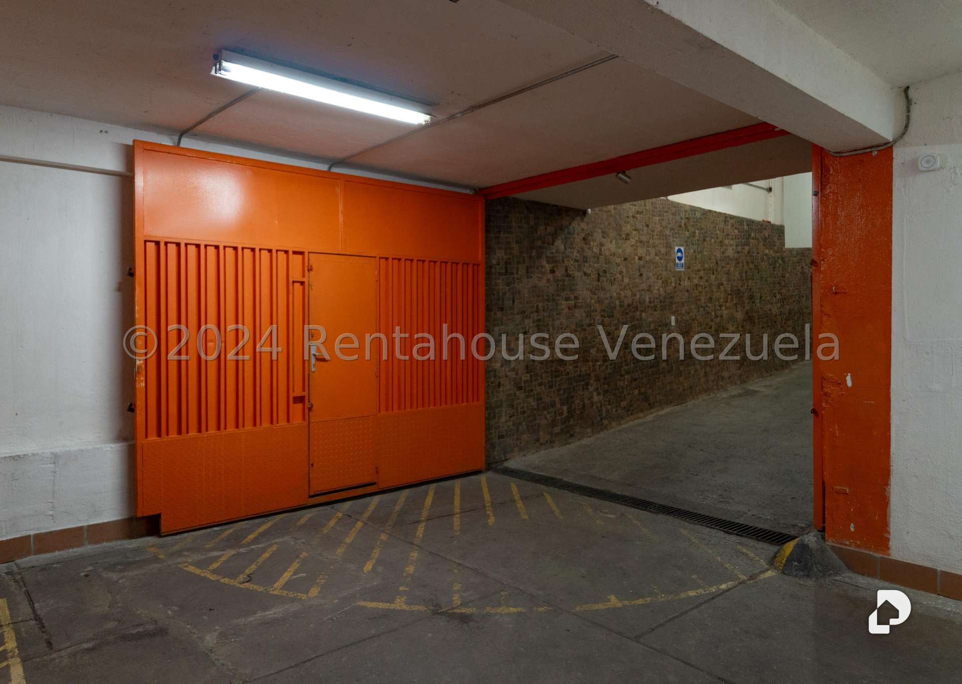 Local comercial en Parroquia La Candelaria, Caracas – 14