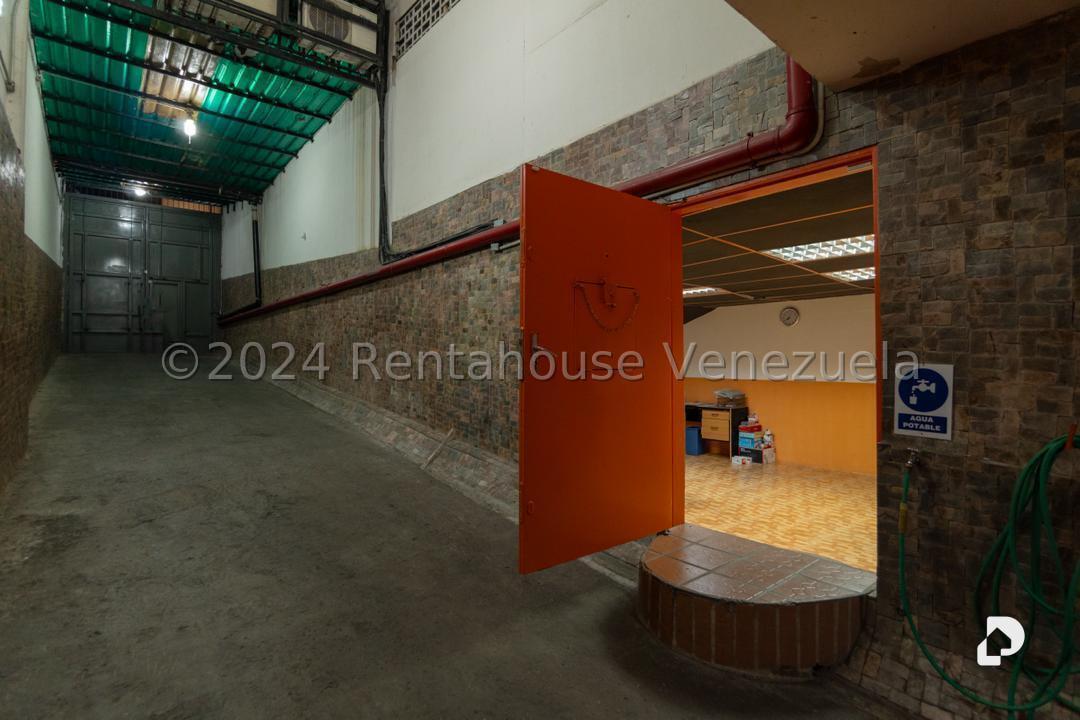 Local comercial en Parroquia La Candelaria, Caracas – 4