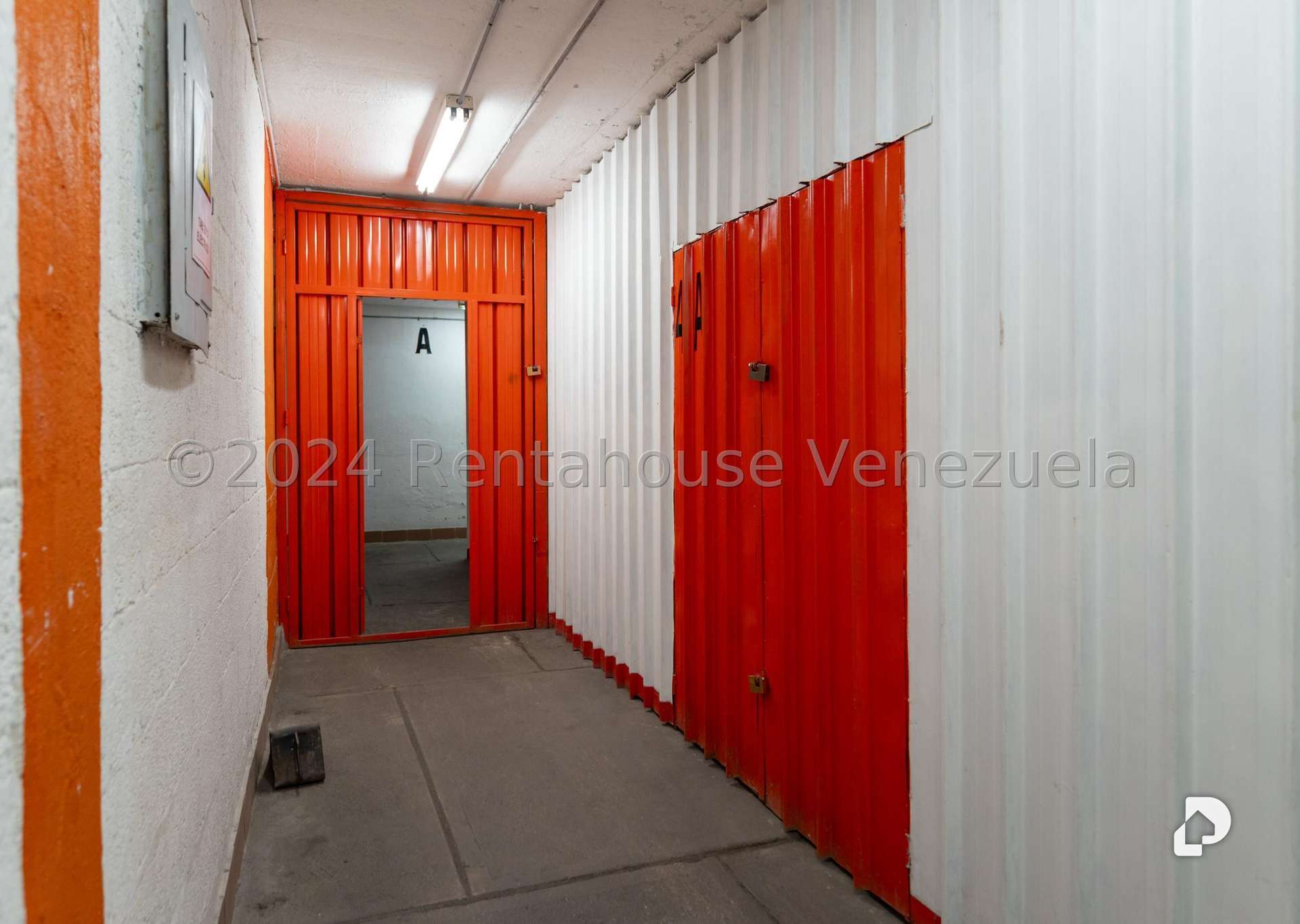 Local comercial en Parroquia La Candelaria, Caracas – 25